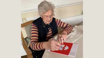 Eggcellent craft session at Oldham care home